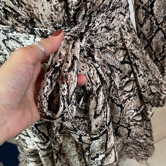 Do+Be Long Sleeve Surplice V Neck Snakeskin Print Ruffle Skirt Mini Dress NWT - Picture 16 of 16